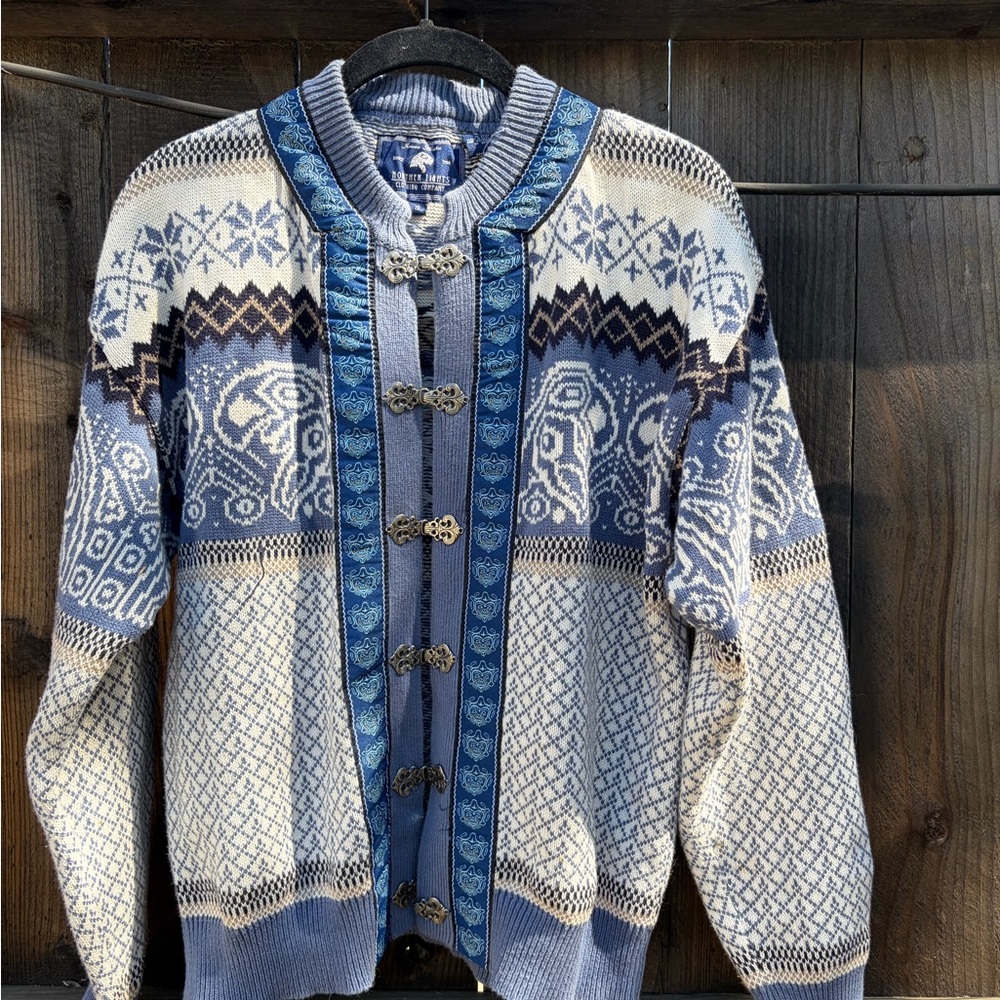 Nordic-Style Blue & Cream Knit Cardigan with Decorative Clasps